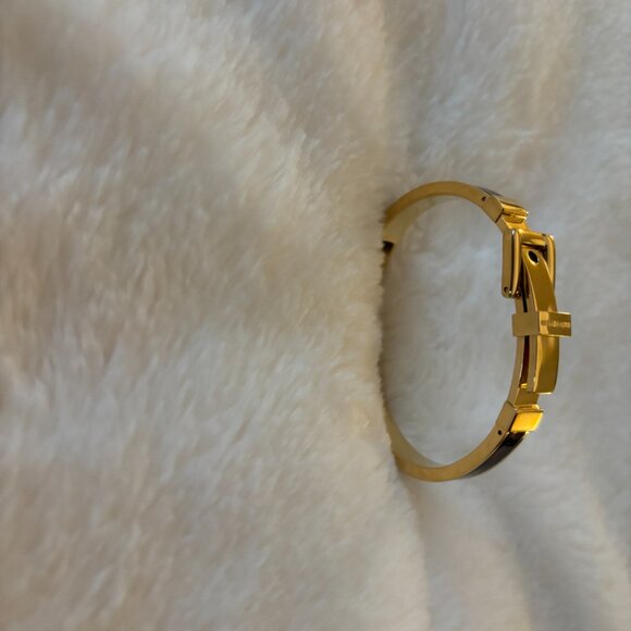 Michael Kors tortoise and gold bangle bracelt. Approx. 7 inches in diameter - Picture 3 of 14